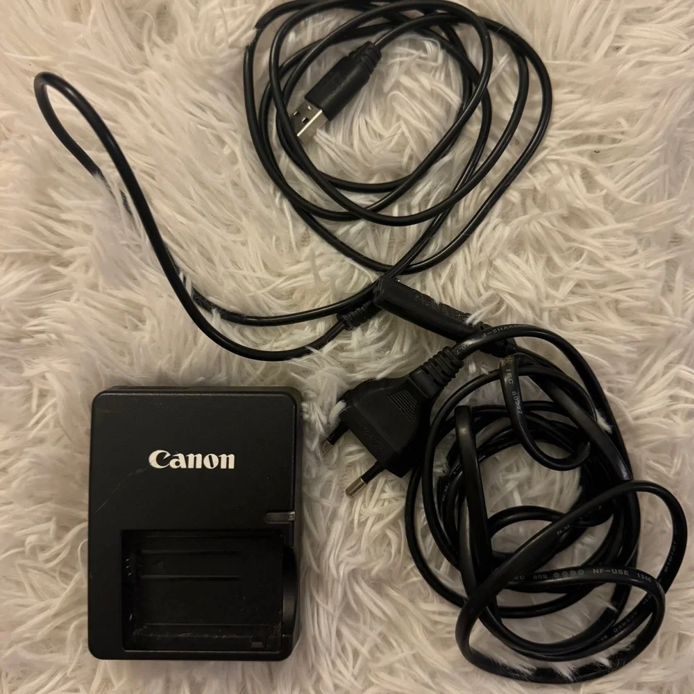 CANON EOS DIGITAL CAMERA